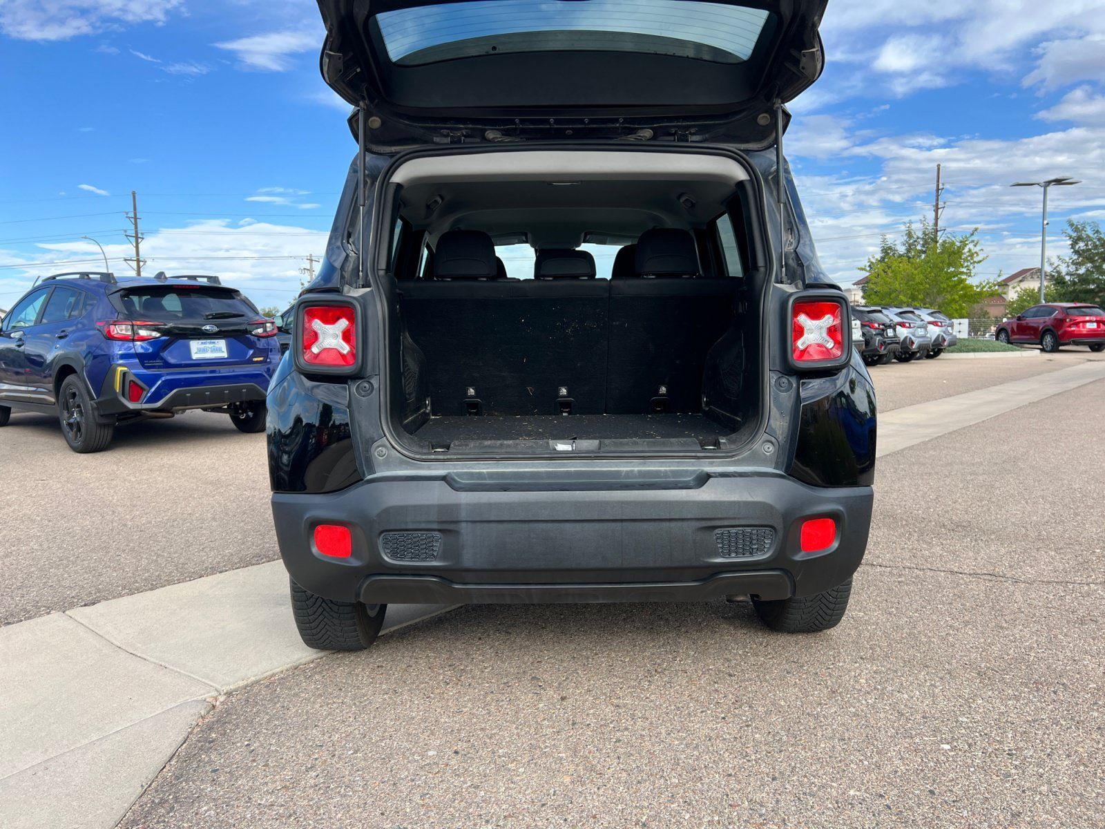 Used 2018 Jeep Renegade Latitude w/ Cold Weather Group AWD/4WD image 32