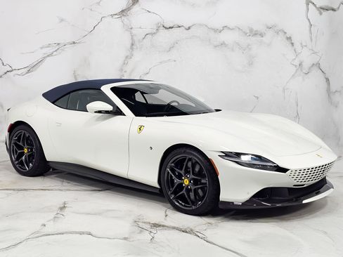 Used 2025 Ferrari Roma Spider image 9