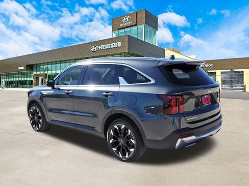 Used 2024 Kia Sorento EX image 8
