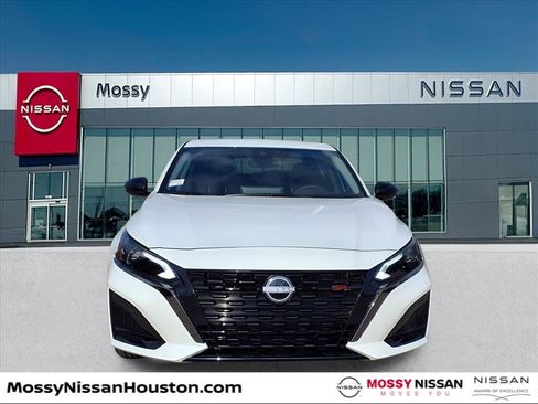 New 2025 Nissan Altima 2.5 SR image 2