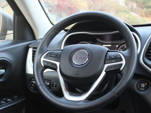 Used 2015 Jeep Cherokee Trailhawk w/ Comfort/Convenience Group image 20