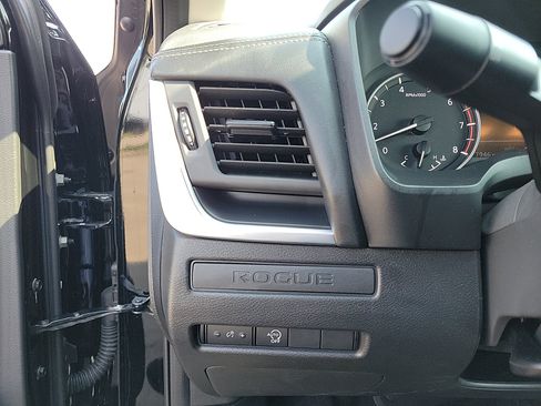 Used 2025 Nissan Rogue S image 17