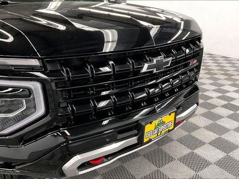 Used 2025 Chevrolet Suburban Z71 AWD/4WD image 33