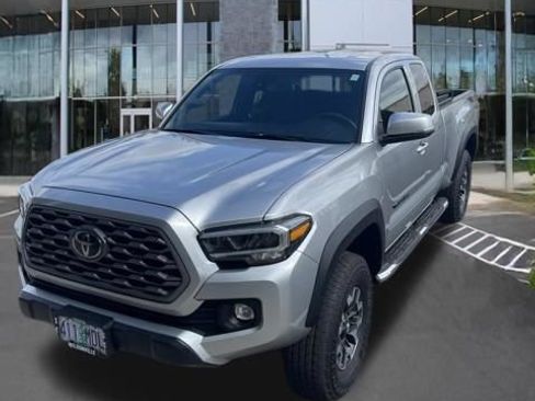 Used 2023 Toyota Tacoma TRD Off-Road w/ Black Out Package (TMS) AWD/4WD image 5