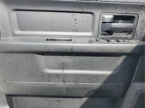 Used 2018 RAM 2500 Tradesman w/ Chrome Appearance Group image 16