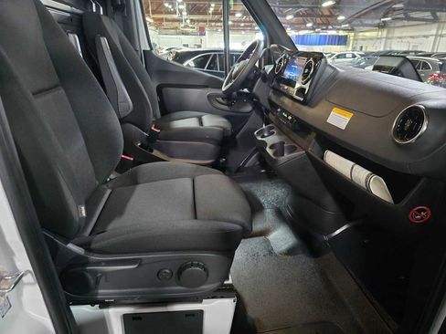 Used 2025 Mercedes-Benz Sprinter 2500 image 11