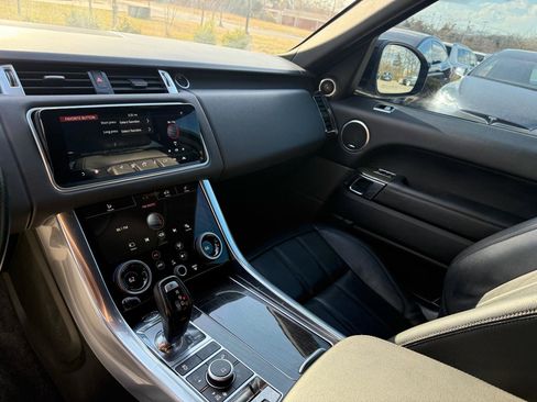 Used 2019 Land Rover Range Rover Sport SE image 11