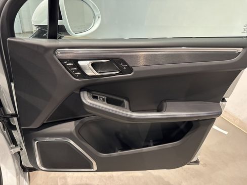 Used 2025 Porsche Macan GTS image 50