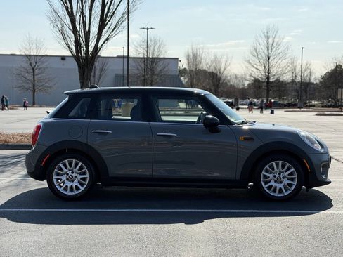 Used 2015 MINI Cooper 4-Door Hardtop image 9