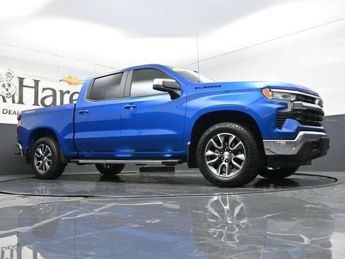 Used 2023 Chevrolet Silverado 1500 LT AWD/4WD image 2