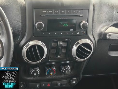 Used 2014 Jeep Wrangler Unlimited Sahara AWD/4WD image 7