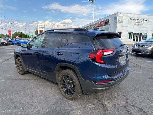 Used 2022 GMC Terrain SLT w/ Infotainment Package II AWD/4WD image 4