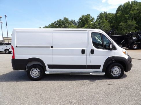 Used 2025 RAM ProMaster 2500 w/ U-Haul Equipment Group FWD image 9