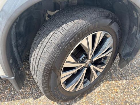Used 2021 Nissan Rogue SV w/ Premium Package FWD image 18