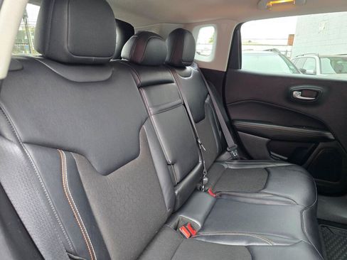 Used 2017 Jeep Compass Latitude w/ Popular Equipment Group FWD image 14