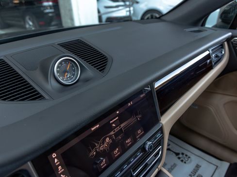 Certified 2020 Porsche Macan AWD/4WD image 37