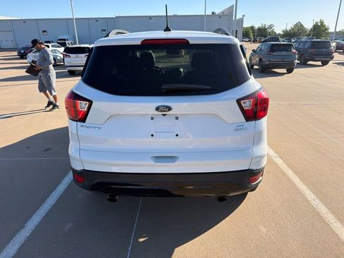 Used 2019 Ford Escape SE FWD image 5