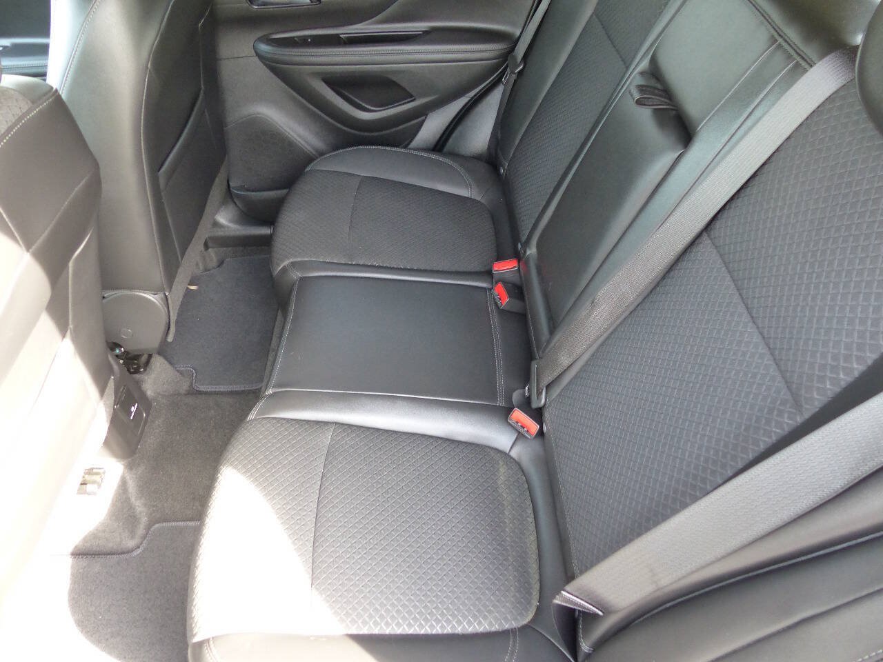 Used 2022 Buick Encore Preferred w/ Safety Package AWD/4WD image 16