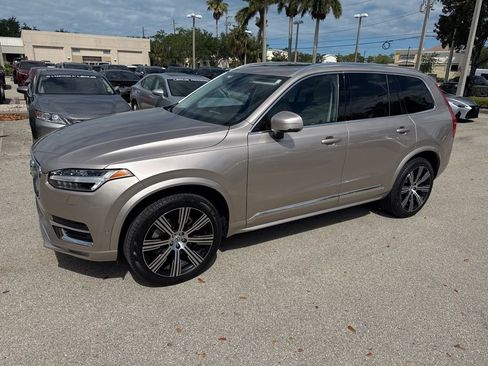 Used 2025 Volvo XC90 B5 Plus w/ Protection Package Premier AWD/4WD image 14