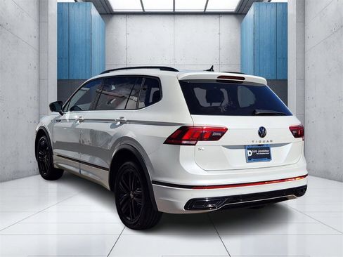 Used 2022 Volkswagen Tiguan SE R-Line image 31