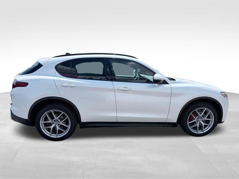 Used 2019 Alfa Romeo Stelvio Ti Sport w/ Quick Order Package 22S Sport AWD/4WD image 4