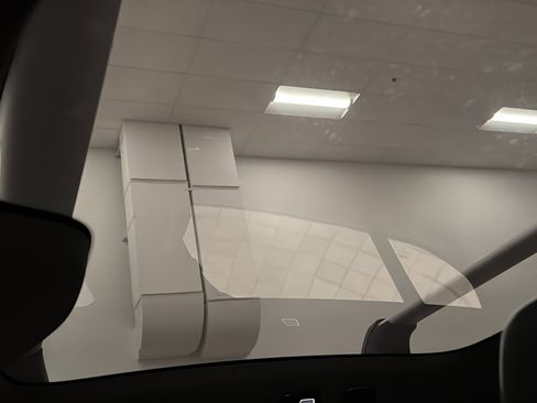 Used 2024 Volvo C40 P8 Recharge Ultimate w/ Protection Package Premier image 27