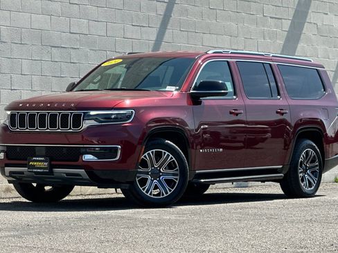 Used 2024 Jeep Wagoneer L Series II RWD image 8