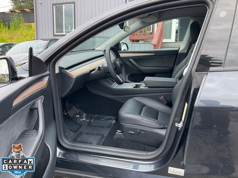 Used 2024 Tesla Model Y 2WD image 13