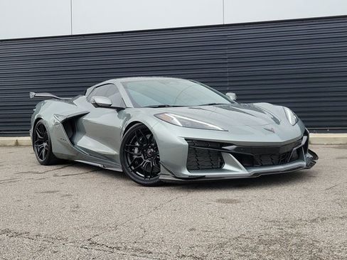 Used 2024 Chevrolet Corvette Z06 w/ Z07 Performance Package RWD image 4
