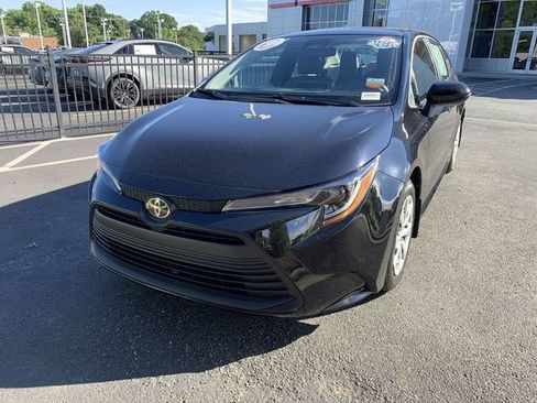 Used 2025 Toyota Corolla LE FWD image 4