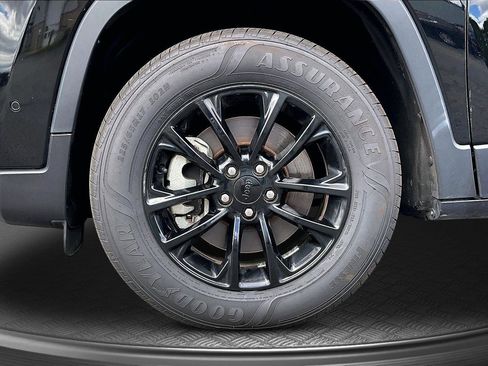 Used 2023 Jeep Cherokee Altitude Lux AWD/4WD image 9