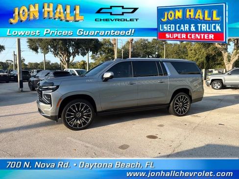 Used 2025 Chevrolet Suburban High Country AWD/4WD image 3