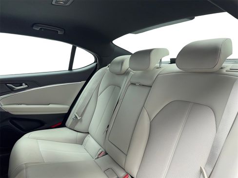 Used 2025 Genesis G70 2.5T image 39