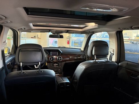 Used 2013 Mercedes-Benz GLK 350 4MATIC image 4