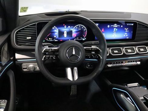 Used 2024 Mercedes-Benz GLS 580 4MATIC image 20