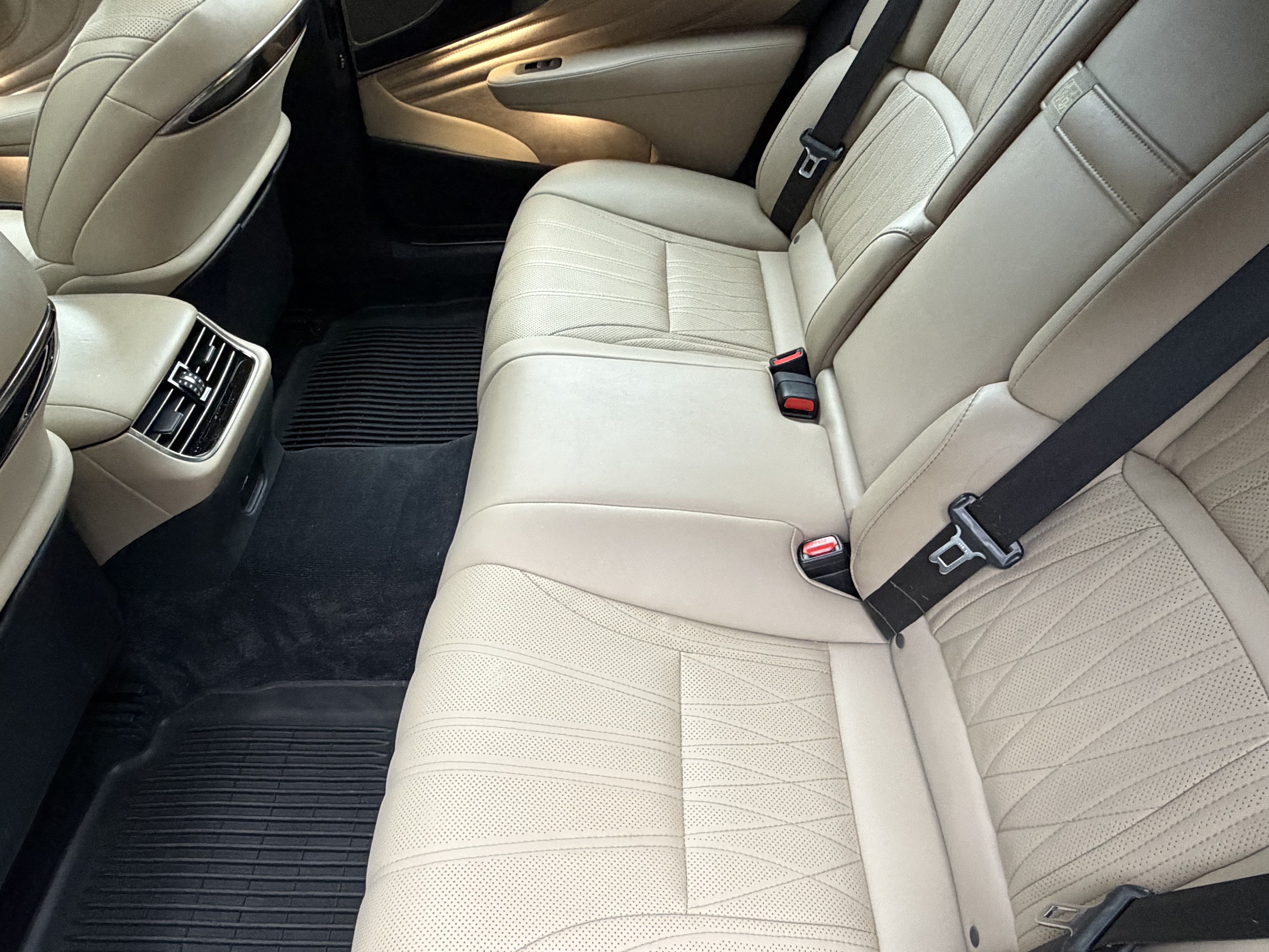 Used 2022 Lexus LS 500 w/ Interior Upgrade Package RWD image 31