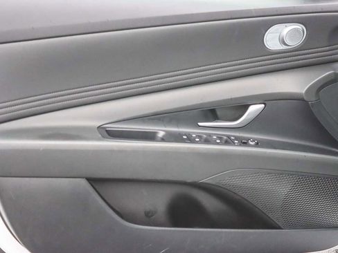 Used 2023 Hyundai Elantra Limited image 20