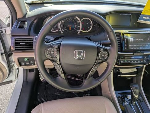 Used 2017 Honda Accord Touring image 18