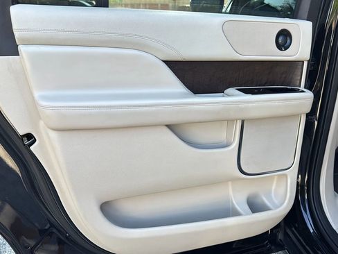 Used 2019 Lincoln Navigator L Reserve w/ Cargo Package image 30