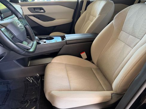 Used 2025 Nissan Rogue SV FWD image 28