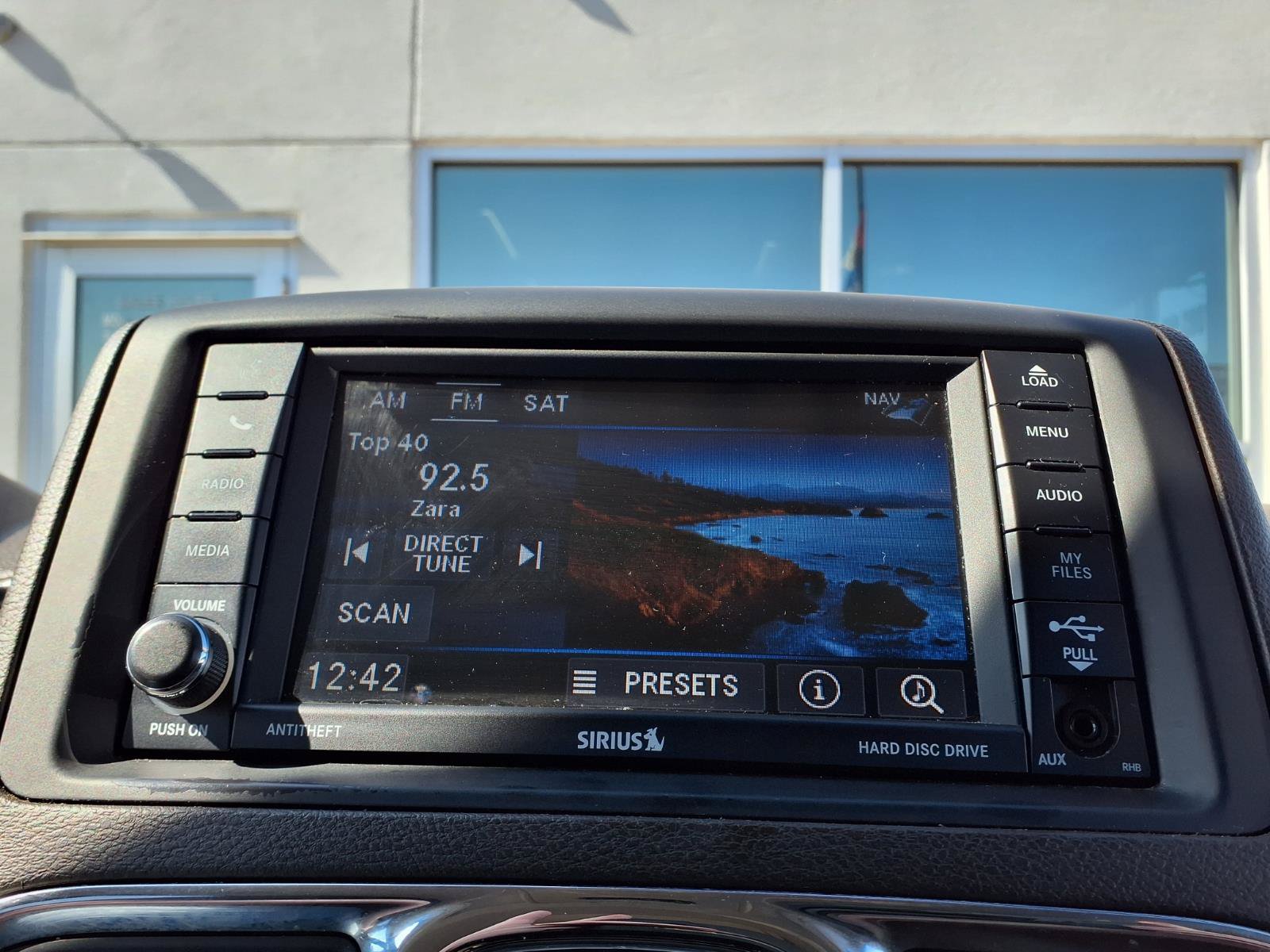 Used 2014 Chrysler Town & Country Touring FWD image 22