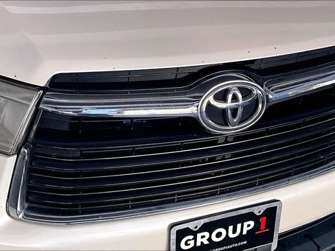 Used 2014 Toyota Highlander XLE image 29