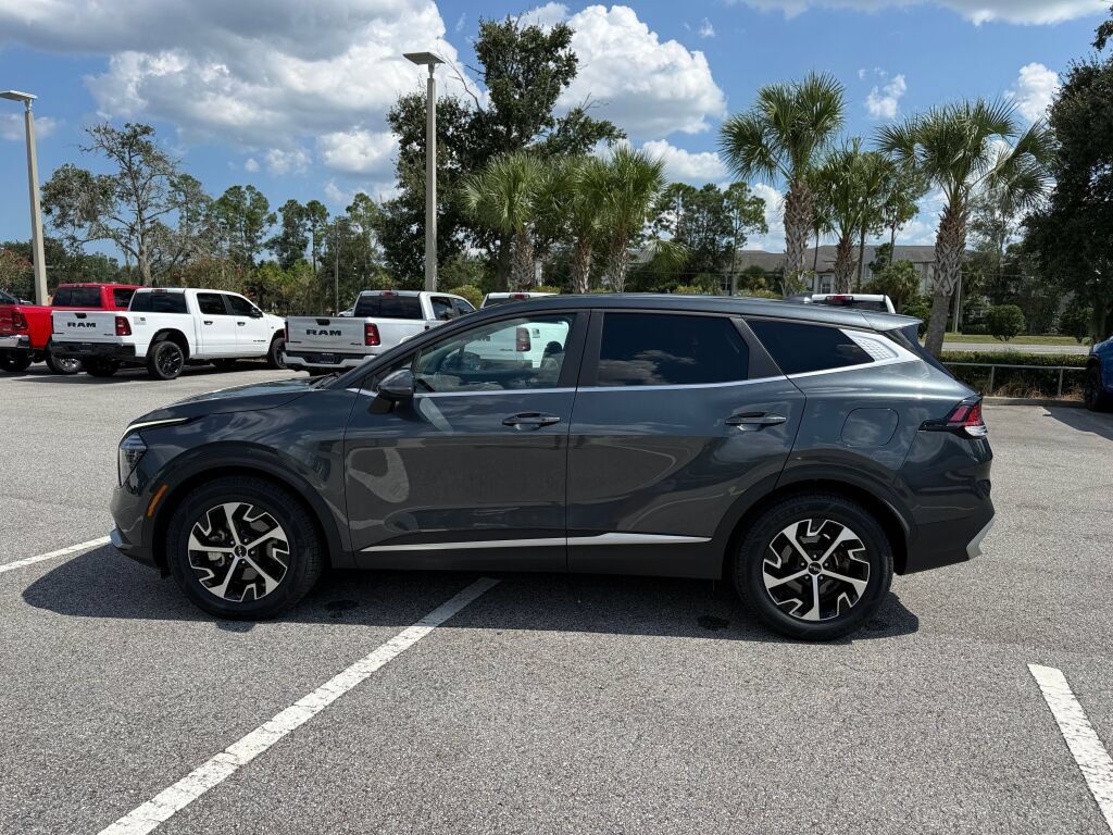 Used 2025 Kia Sportage EX FWD image 6