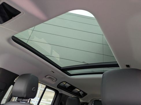 Used 2025 Land Rover Defender 110 S image 27