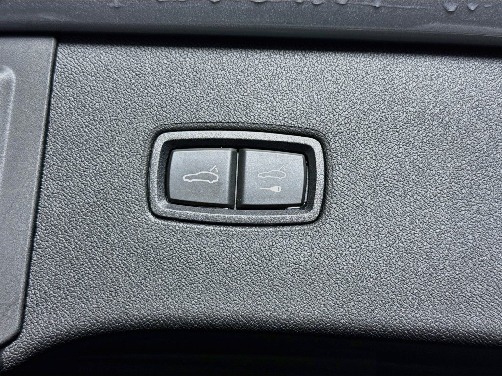 Used 2024 Porsche Cayenne w/ Premium Package Plus (PFM) AWD/4WD image 40