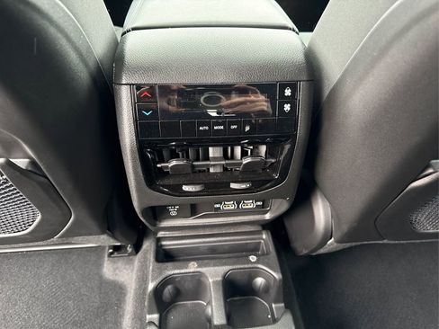 Used 2025 Jeep Grand Cherokee L Laredo w/ Luxury Tech Group I image 32