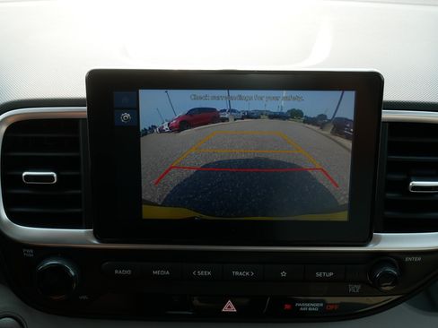 Used 2025 Hyundai Venue SEL FWD image 27