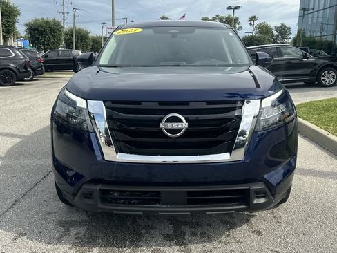 Used 2025 Nissan Pathfinder SV FWD image 3