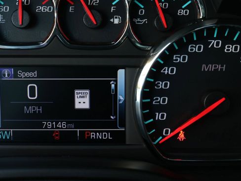 Used 2018 Chevrolet Suburban LT w/ Luxury Package image 32