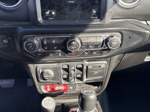 Used 2022 Jeep Wrangler Unlimited Rubicon 4xe w/ Cold Weather Group image 8